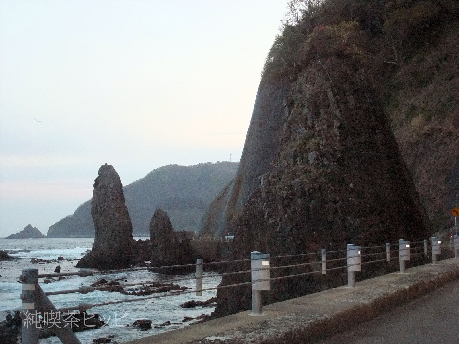 サンタロナカセ岩